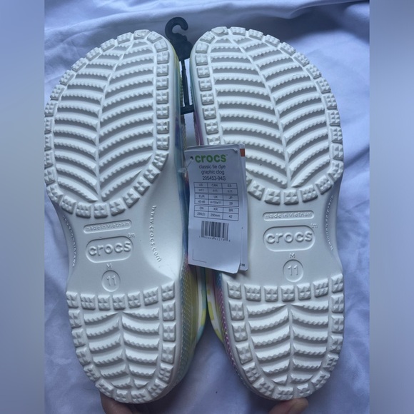 Crocs Pastel Classic Tie-Dye Graphic Rainbow Clogs M11 - Picture 3 of 3